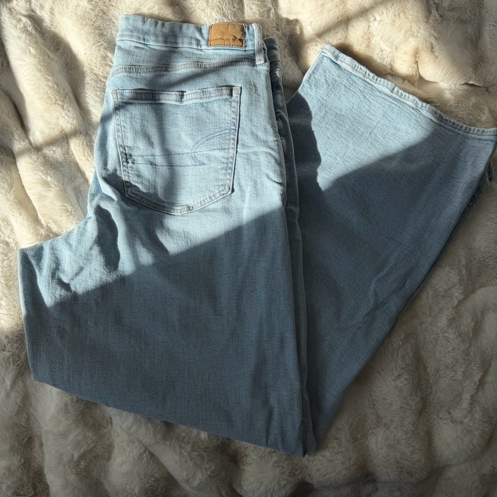 American Eagle Outfitters Light Wash Curvy High-Rise Baggy Straight jeans